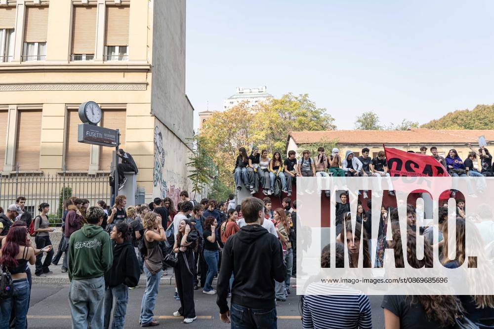 IPA89759965 - Milan, October 16, 26, Largo Cairoli, No One Is a Stranger Student Strike The march ends with the occupation of the building next to the Festa del Perdono State University campus in Sforza