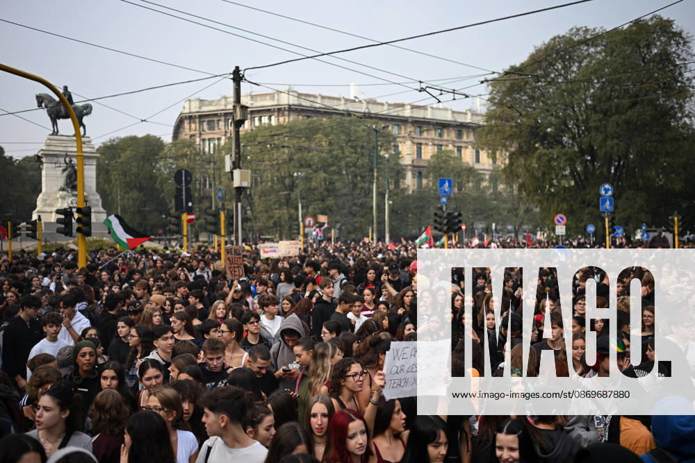 Nationwide school strike in Milan MILAN, ITALY - OCTOBER 16: Students take part in a demonstration during a nationwide school strike in Milan, Italy, on October 16, 2026. Protesters oppose the government s education policies and measures they consider discriminatory towards students of foreign origin, also highlighting demands for higher wages and an end to precarious employment in schools. Piero Cruciatti Anadolu Milan Italy. Editorial use only. Please get in touch for any other usage.