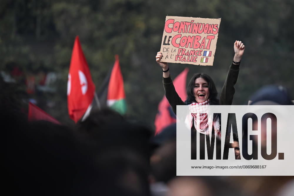 Nationwide school strike in Milan MILAN, ITALY - OCTOBER 16: Students hold placards during a nationwide school strike in Milan, Italy, on October 16, 2026. Protesters oppose the government s education policies and measures they consider discriminatory towards students of foreign origin, also highlighting demands for higher wages and an end to precarious employment in schools. Piero Cruciatti Anadolu Milan Italy. Editorial use only. Please get in touch for any other usage.