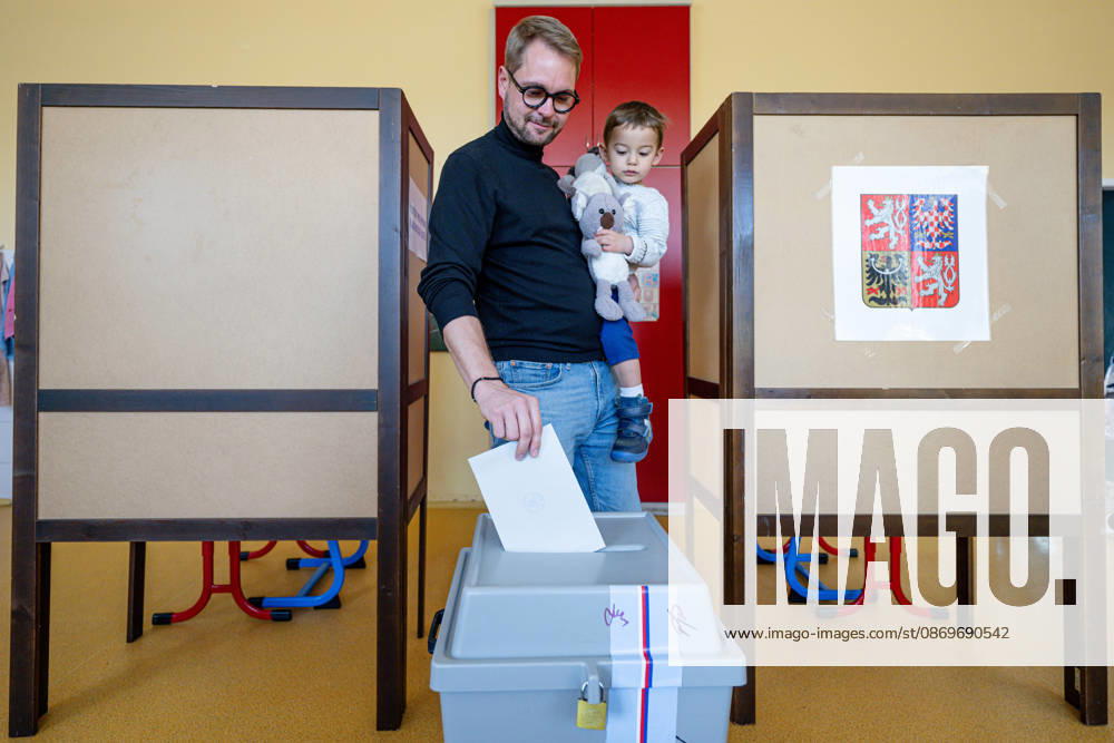 TOP 09 Chairman Matej Ondrej Havel cast his vote in the second round of the Senate elections in the Hradec Kralove district, in Hradec Kralove, Hradec Kralove Region, Czech republic on October 16, 2026. (CTKxPhoto DavidxTanecek) CTKPhotoP2026101605171 CTKPhotoP2026101605171