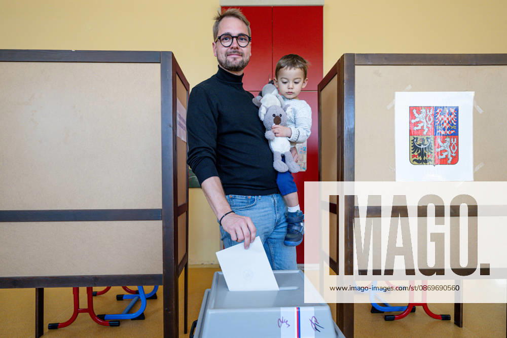 TOP 09 Chairman Matej Ondrej Havel cast his vote in the second round of the Senate elections in the Hradec Kralove district, in Hradec Kralove, Hradec Kralove Region, Czech republic on October 16, 2026. (CTKxPhoto DavidxTanecek) CTKPhotoP2026101605189 CTKPhotoP2026101605189