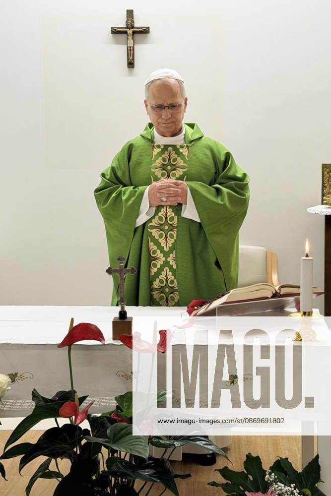 ITALY - POPE - VATICAN-2026 10 16 Italy, Rome, Vatican, October 16, 2026. Pope Leo XIV celebrates Holy Mass in the hall set up on the 10th floor of the Gemelli Polyclinici. . Photo by VATICAN MEDIA Catholic Press Photo - NO BOOKS