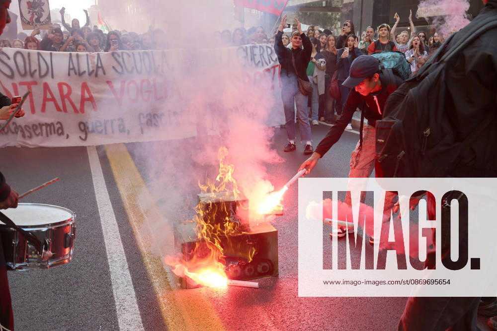 IPA89762456 - Bologna, October 16, 2026. Students and environmentalists gathered to demonstrate in support of the environment and against war on International Climate Day. Pictured is the march organized by OSA (Alternative Student Opposition) and Cambiare Rotta.