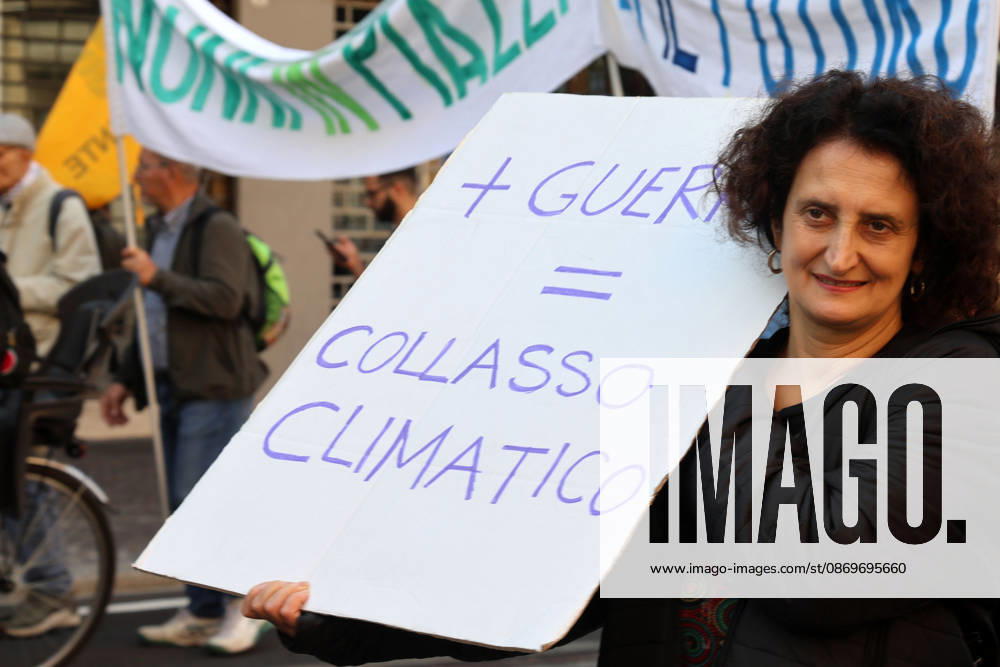 IPA89762503 - Bologna, October 16, 2026. Students and environmentalists gathered to demonstrate in support of the environment and against war on International Climate Day. Pictured is the march organized by Extinction Rebellion and Legambiente.