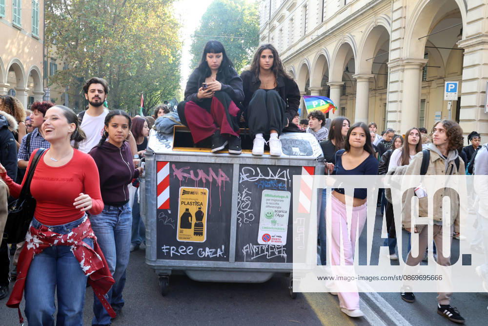 IPA89762430 - Bologna, October 16, 2026. Students and environmentalists gathered to demonstrate in support of the environment and against war on International Climate Day. Pictured is the march organized by OSA (Alternative Student Opposition) and Cambiare Rotta.