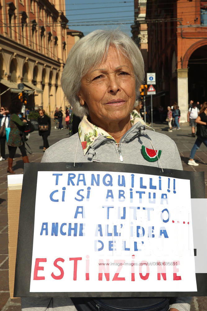 IPA89762511 - Bologna, October 16, 2026. Students and environmentalists gathered to demonstrate in support of the environment and against war on International Climate Day. Pictured is the march organized by Extinction Rebellion and Legambiente.