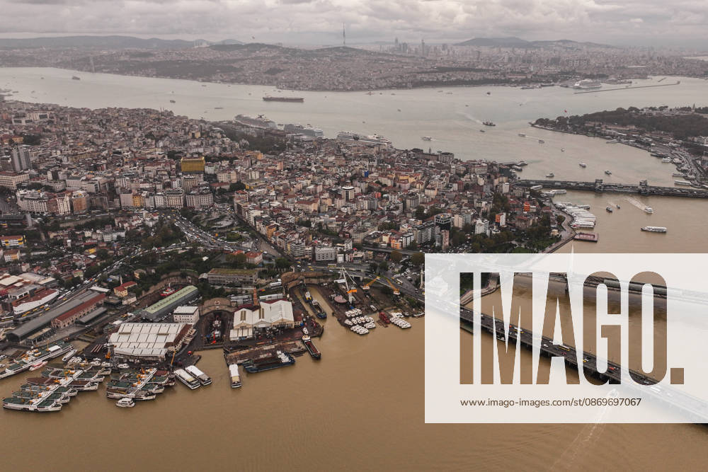 Torrential rain changes sea color to brown along Istanbul Strait and Golden Horn shores ISTANBUL, TURKIYE - OCTOBER 16: The waters along the shores of the Istanbul Strait and the Golden Horn (Halic) display a murky brown color in Istanbul, Turkiye, on October 16, 2026. Following heavy downpours across the metropolis, massive volumes of mud, soil sediment, and surface runoff washed through urban storm drains into the surrounding waterways, heavily discoloring coastal marine areas. Hakan Akgun Anadolu Istanbul Turkey. Editorial use only. Please get in touch for any other usage.