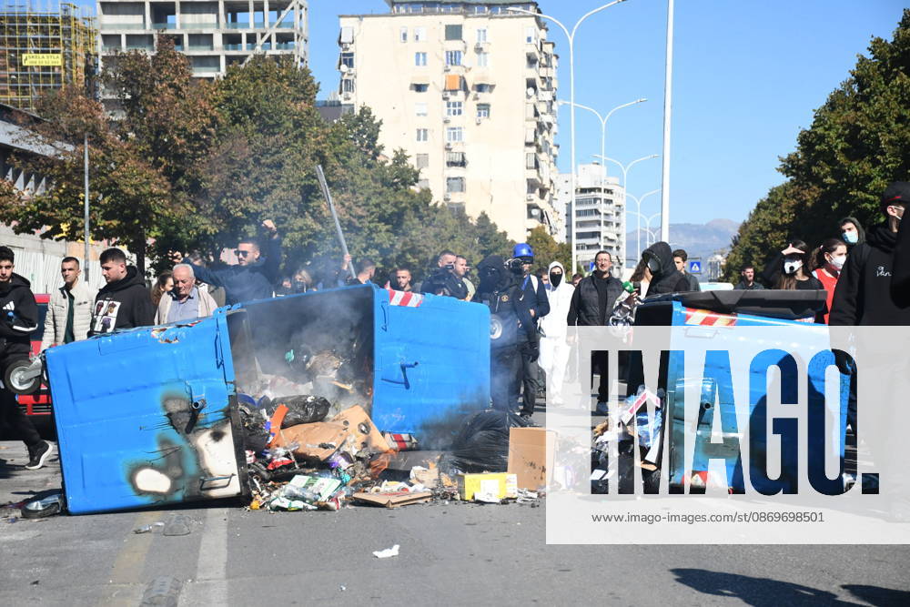 Demonstrations organized by students demanding improvements to their educational conditions continue in Albania TIRANA, ALBANIA - OCTOBER 16: Demonstrators block streets using trash dumpsters and light fires during escalating student protests demanding better educational conditions and lower tuition costs in Tirana, Albania on October 16, 2026. Police forces intervened to clear burning barricades along major boulevards as university student actions intensified across the capital. Olsi Shehu Anadolu Tirana Albania. Editorial use only. Please get in touch for any other usage.