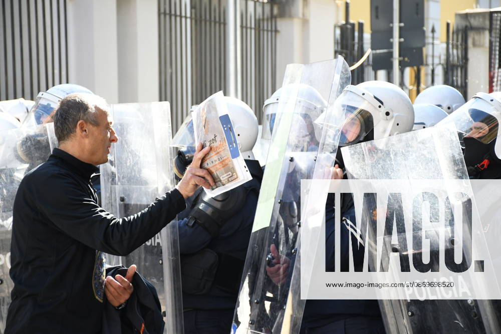 Demonstrations organized by students demanding improvements to their educational conditions continue in Albania TIRANA, ALBANIA - OCTOBER 16: Police take security measures as students gather during demonstrations outside government offices and the Ministry of Education in Tirana, Albania on October 16, 2026. University students, joined by high school youth and civic groups, continue their protests demanding lower tuition fees, improved university infrastructure, living subsidies, and quality public education reforms. Olsi Shehu Anadolu Tirana Albania. Editorial use only. Please get in touch for any other usage.