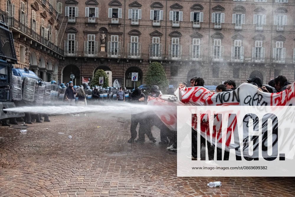 Reportage - Student strike in Turin Police turn on the water cannon against protesters in Piazza Castello during Student strike in Turin, Reportage in Turin, Italy, October 16 2026 Turin City of Turin Italy