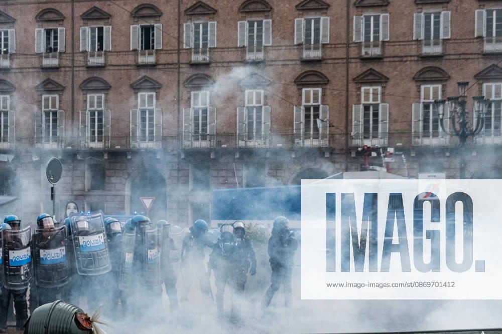IPA89764437 - Police begin firing tear gas at the crowd of students during a student strike in Turin. Report from Turin, Italy