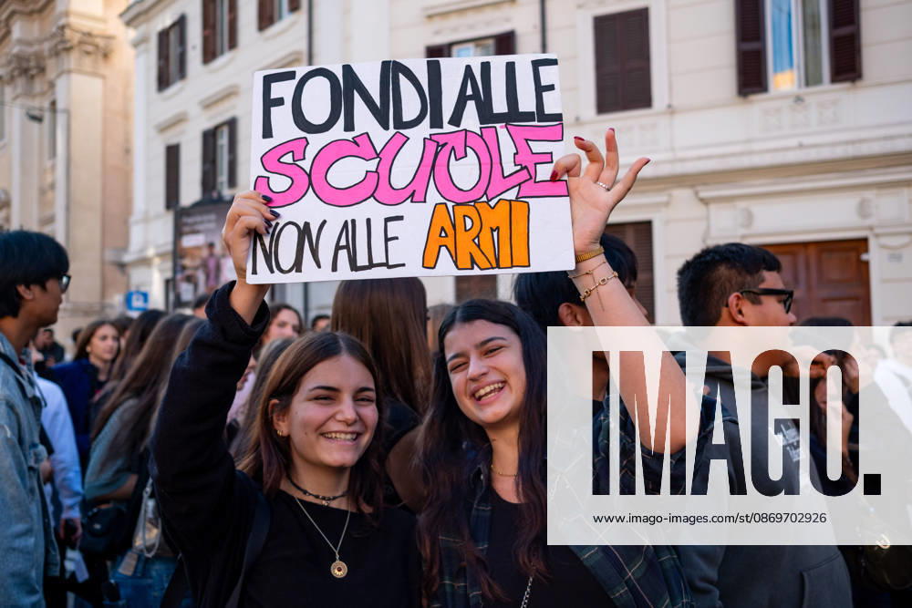 Thousands of students are taking to the streets to protest against the Meloni governmentâ€⠢s education policies. The studentsâ€⠢ demands include: No one is a foreigner; fund schools, not war; and no to the militarization of school. Rome Italy - ZUMAg256 20261016_znp_g256_001