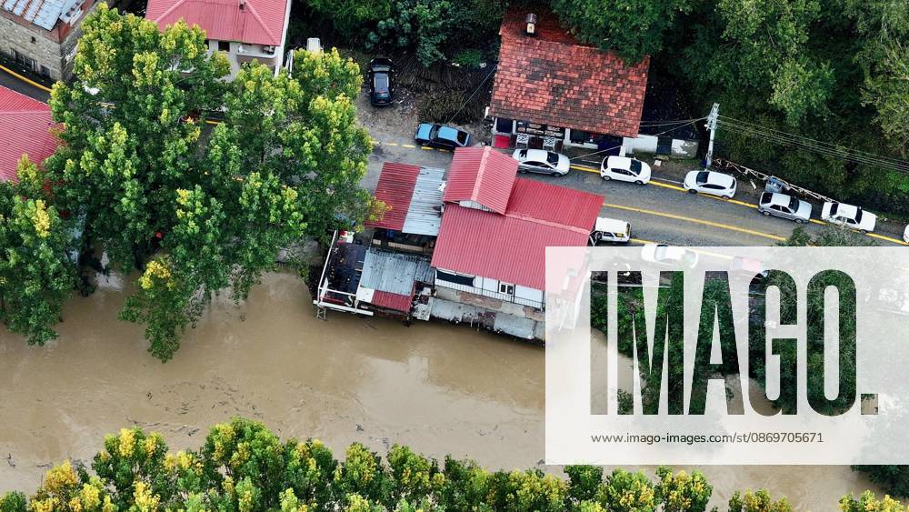 Heavy rains hit Duzce, Turkiye DUZCE, TURKIYE - OCTOBER 16: An aerial view shows floodwaters from the overflowing Melen River covering agricultural land near Demiracma village as heavy rain continues in the Akcakoca and Kocaali areas, on October 16, 2026 in Duzce, Turkiye. The river, which flows into the Black Sea, reached some residential areas after overflowing its banks. At Melenagzi Harbor, four small fishing boats reportedly capsized and drifted out to sea, while three others sank inside the harbor. Omer Urer Anadolu Duzce Turkey. Editorial use only. Please get in touch for any other usage.