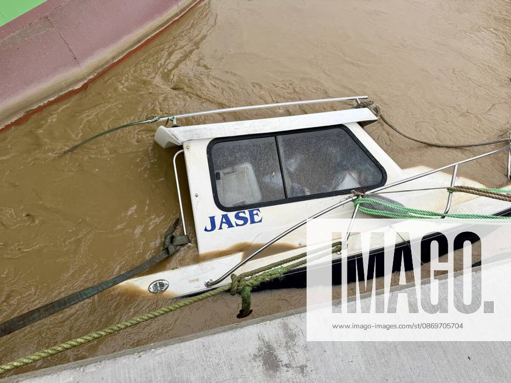 Heavy rains hit Duzce, Turkiye DUZCE, TURKIYE - OCTOBER 16: An aerial view shows the swollen Melen River flowing beneath a bridge and surrounding nearby roads and facilities after heavy rain caused the river to overflow, on October 16, 2026 in Duzce, Turkiye. Floodwaters covered agricultural land and reached some residential areas around Demiracma village, while at Melenagzi Harbor four small fishing boats reportedly capsized and drifted out to sea and three others sank inside the harbor. Omer Urer Anadolu Duzce Turkey. Editorial use only. Please get in touch for any other usage.