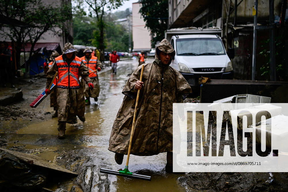 Gendarmerie teams support flood cleanup efforts in Istanbul ISTANBUL, TURKIYE - OCTOBER 16: Gendarmerie teams clear mud and debris from a flood-affected area in Sariyer as cleanup and repair efforts continue, on October 16, 2026 in Istanbul, Turkiye. The teams joined post-flood operations to help restore affected streets and support recovery work. Cem Tekkesinoglu Anadolu Istanbul Turkey. Editorial use only. Please get in touch for any other usage.