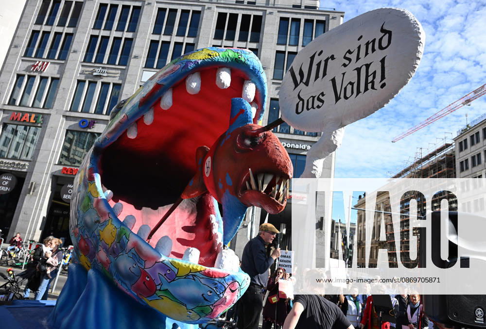 Rally calling for an AfD ban in Berlin BERLIN, GERMANY - OCTOBER 16: People take part in a rally near the Bundesrat calling for proceedings to ban the far-right Alternative for Germany (AfD) party and urge North Rhine-Westphalia Minister-President Hendrik Wüst to support their demand, as he is set to be elected President of the Bundesrat that day, in Berlin, Germany, on 16 October 2026. The rally is organized by the alliance NRW Appeal: AfD Ban Now , which reportedly collected more than 120,000 signatures in support of an AfD ban in North Rhine-Westphalia and is urging the Bundesrat to initiate proceedings before the Federal Constitutional Court to ban the party. Volodymyr Sindieiev Anadolu Berlin Germany. Editorial use only. Please get