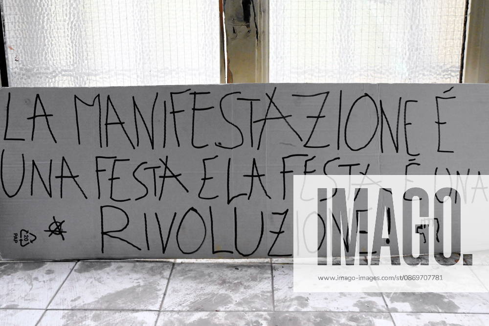 IPA89766332 - Milan, October 16, 2026: Student protest, occupation of the former morgue