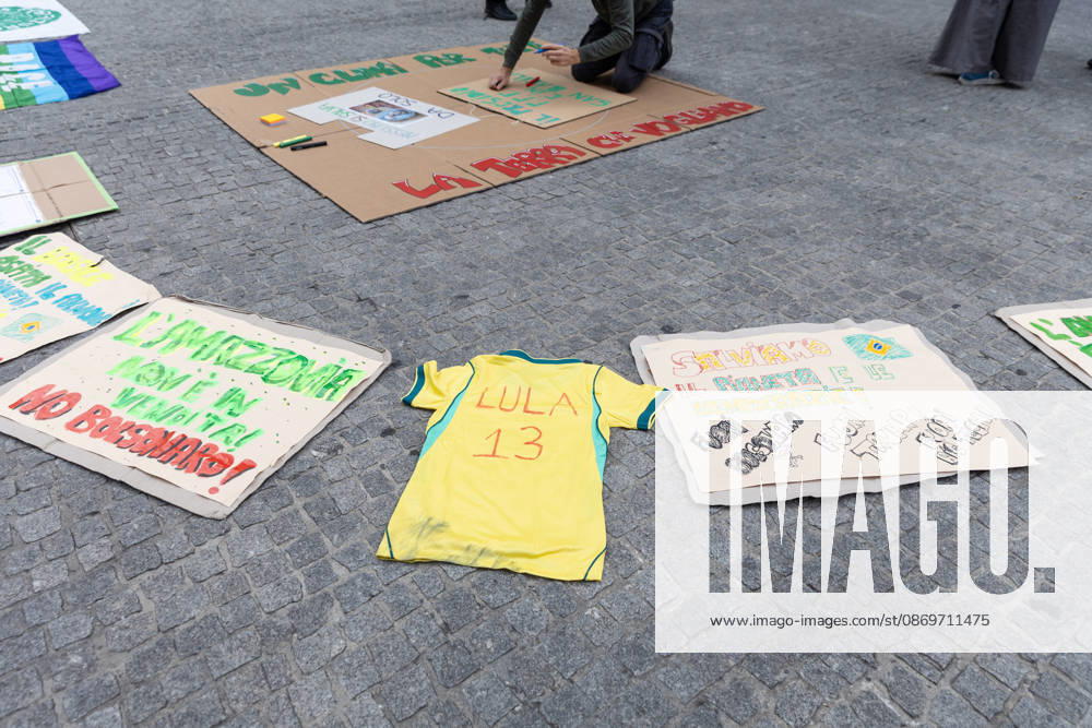 IPA89767319 - Milan, October 16, 2026, Piazza San Babila, Fridays for Future Italy rally, global climate strike, climate and environmental activists in photos: the Brazilian T-shirt in support of Lula