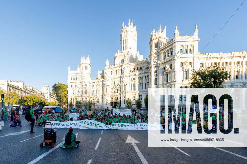 Protest Marking the Indefinite Teachers’ Strike in Madrid: Dozens of people gathered at a rally marking the education strike on October 16, 2026, in Madrid, Spain. The public education strike in Madrid began on October 14 with full-scale walkouts and varying levels of participation among unions and the regional government. Teachers are demanding lower student-to-teacher ratios, higher salaries, and more staff. Ayuso describes the protest as political, while the mobilization will shift to partial walkouts next week OCTOBER 16, 2026 EDUCATION PROTEST RALLY TEACHERS’ STRIKE STRIKE Madrid Madrid, Spain