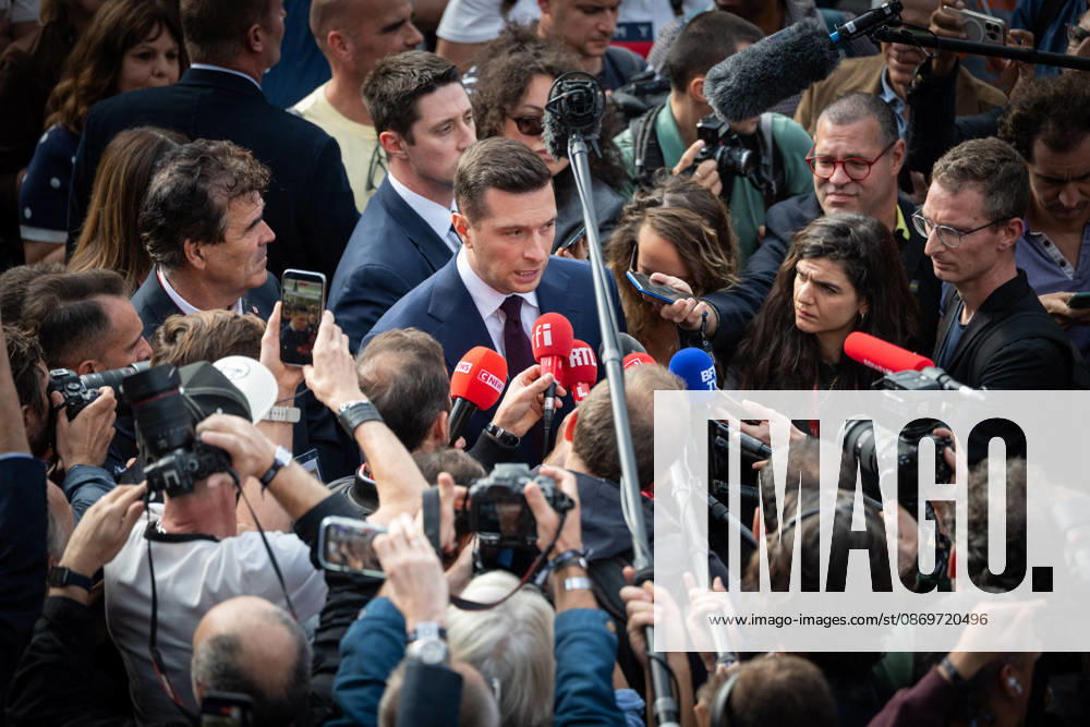 Jordan Bardella visit the Paris Motor Show - Paris President of French far-right party Rassemblement National (RN) Jordan Bardella speaks to the press during a visit at the 91st edition of the international Paris Motor Show (Mondial de l’auto) at the Porte de Versailles in Paris on October 16, 2026. Photo by Alexis Jumeau ABACAPRESS.COM Paris France