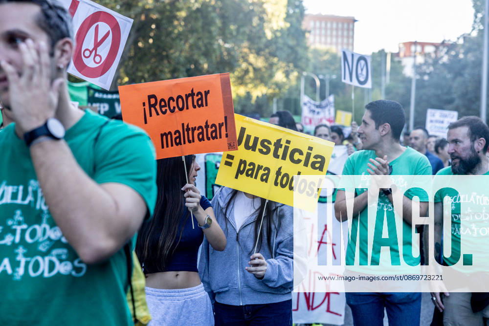 Protest Marking the Indefinite Teachers’ Strike in Madrid: Dozens of people gathered at a rally to mark the education strike on October 16, 2026, in Madrid, Spain. The public education strike in Madrid began on October 14 with full-scale walkouts and varying levels of participation among unions and the regional government. Teachers are demanding lower student-to-teacher ratios, higher salaries, and more staff. Ayuso describes the protest as political, while the mobilization will shift to partial walkouts next week OCTOBER 16, 2026 EDUCATION PROTEST RALLY TEACHERS’ STRIKE STRIKE Madrid Madrid, Spain