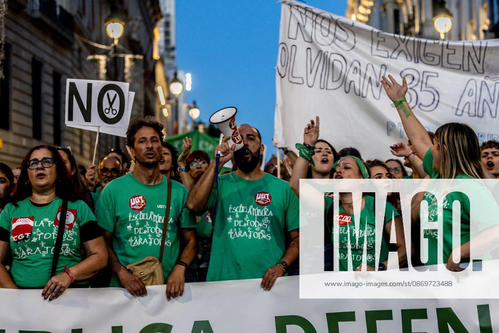 Protest Marking the Indefinite Teachers’ Strike in Madrid: Dozens of people gathered at a rally to mark the education strike on October 16, 2026, in Madrid, Spain. The public education strike in Madrid began on October 14 with full-scale walkouts and varying levels of participation among unions and the regional government. Teachers are demanding lower student-to-teacher ratios, higher salaries, and more staff. Ayuso describes the protest as political, while the mobilization will shift to partial walkouts next week OCTOBER 16, 2026 EDUCATION PROTEST RALLY TEACHERS’ STRIKE STRIKE Madrid Madrid, Spain