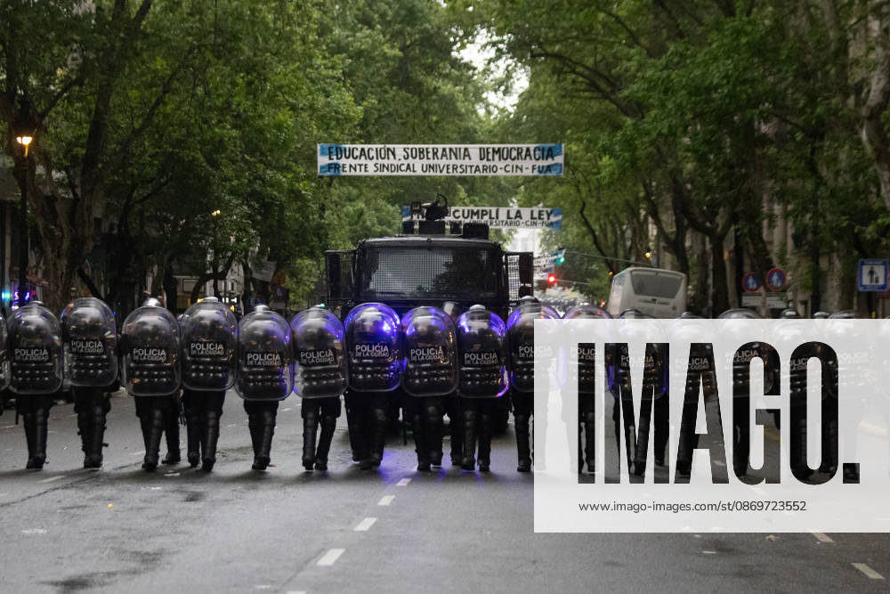 Police officers disperse protesters during the fifth university march demanding compliance with the University Budget Law in Argentina. Buenos Aires Argentina - ZUMAp265 20261016_zip_p265_059