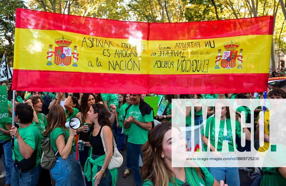 Teachers, students and members of the education community take part in a demonstration in Madrid, Spain, October 16, 2026, during an indefinite strike in the region s public education sector. Protesters are demanding higher salaries, smaller class sizes, reduced teaching hours and increased resources for public schools. The demonstration is held between Atocha and Puerta del Sol. Madrid Spain - ZUMAz108 20261016_znp_z108_021