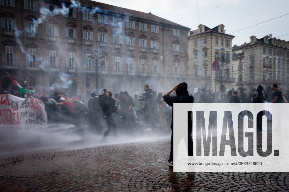 TURIN, ITALY - OCTOBER 16, 2026: Clashes with police in Turin during the demonstration to demand better school conditions and review of the public expenses for instruction. JNA Press Turin Italy - ZUMAq101 20261016_zna_q101_328