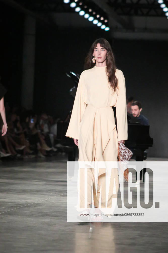 SãO PAULO, SP - 16.10.2026: SPFW N61 - Designer Lilly Sarti presents a collection that explores the contrast between feminine strength and delicacy this Friday (16), at the 61st edition of São Paulo Fashion Week (SPFW), at the Pavilhão das Culturas Brasileiras, in Parque Ibirapuera, in São Paulo (SP). The show was accompanied by live grand piano music by Pablo Rossi. x3032987x AngÃ licaxAlves