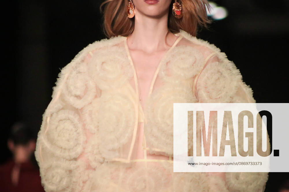 SãO PAULO, SP - 16.10.2026: SPFW N61 - Designer Lilly Sarti presents a collection that explores the contrast between feminine strength and delicacy this Friday (16), at the 61st edition of São Paulo Fashion Week (SPFW), at the Pavilhão das Culturas Brasileiras, in Parque Ibirapuera, in São Paulo (SP). The show was accompanied by live grand piano music by Pablo Rossi. x3032995x Angà licaxAlves