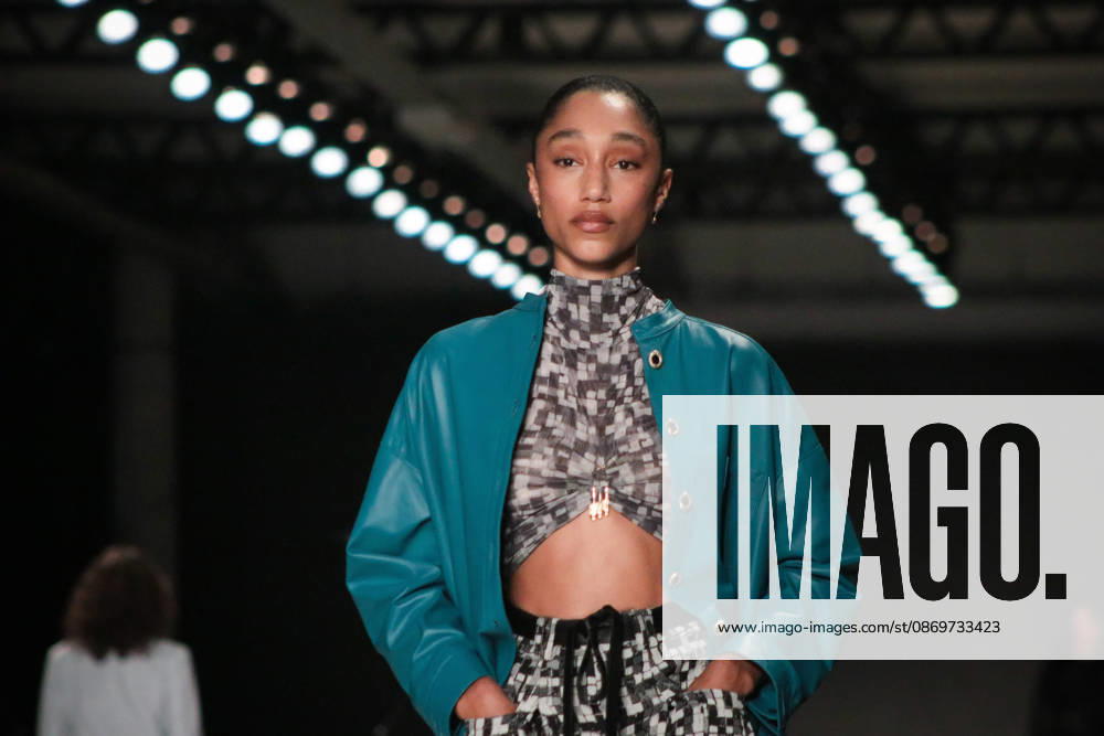 SãO PAULO, SP - 16.10.2026: SPFW N61 - Designer Lilly Sarti presents a collection that explores the contrast between feminine strength and delicacy this Friday (16), at the 61st edition of São Paulo Fashion Week (SPFW), at the Pavilhão das Culturas Brasileiras, in Parque Ibirapuera, in São Paulo (SP). The show was accompanied by live grand piano music by Pablo Rossi. x3033012x Angà licaxAlves