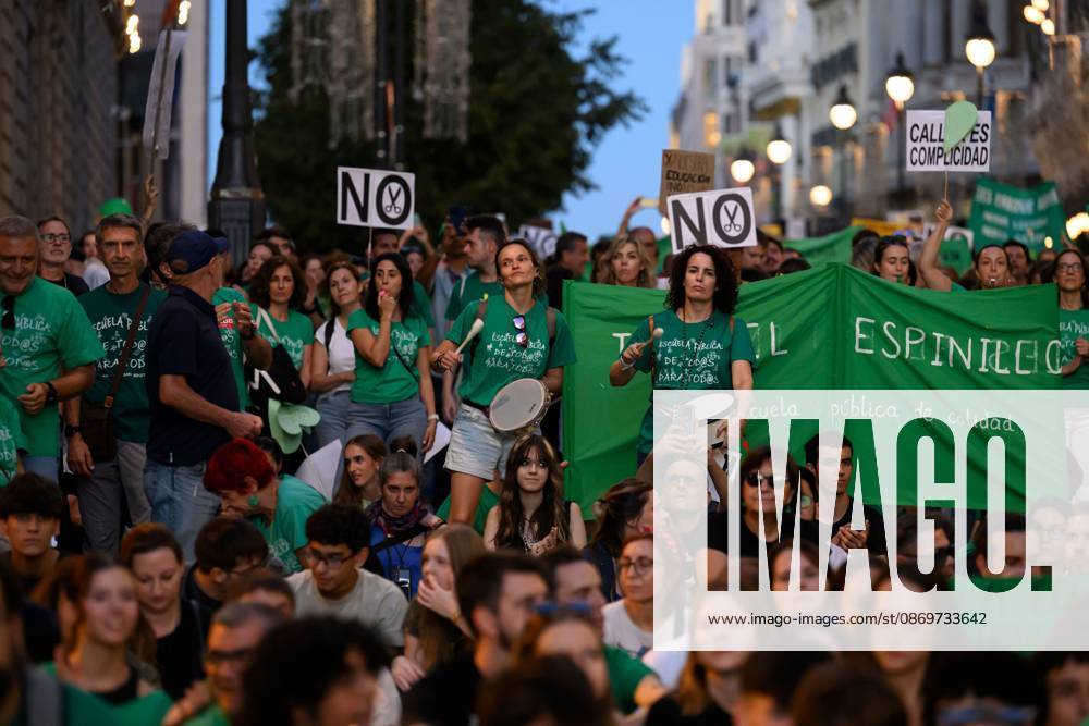 Demonstration in support of public education in Madrid MADRID, SPAIN - OCTOBER 16, 2026: A demonstration in support of public education, organized by education sector unions. Thousands of people marched through the streets of Madrid, ending at the Puerta del Sol, on the third day of an indefinite strike involving teachers and students. Tomas Calle JNA Press Madrid Spain