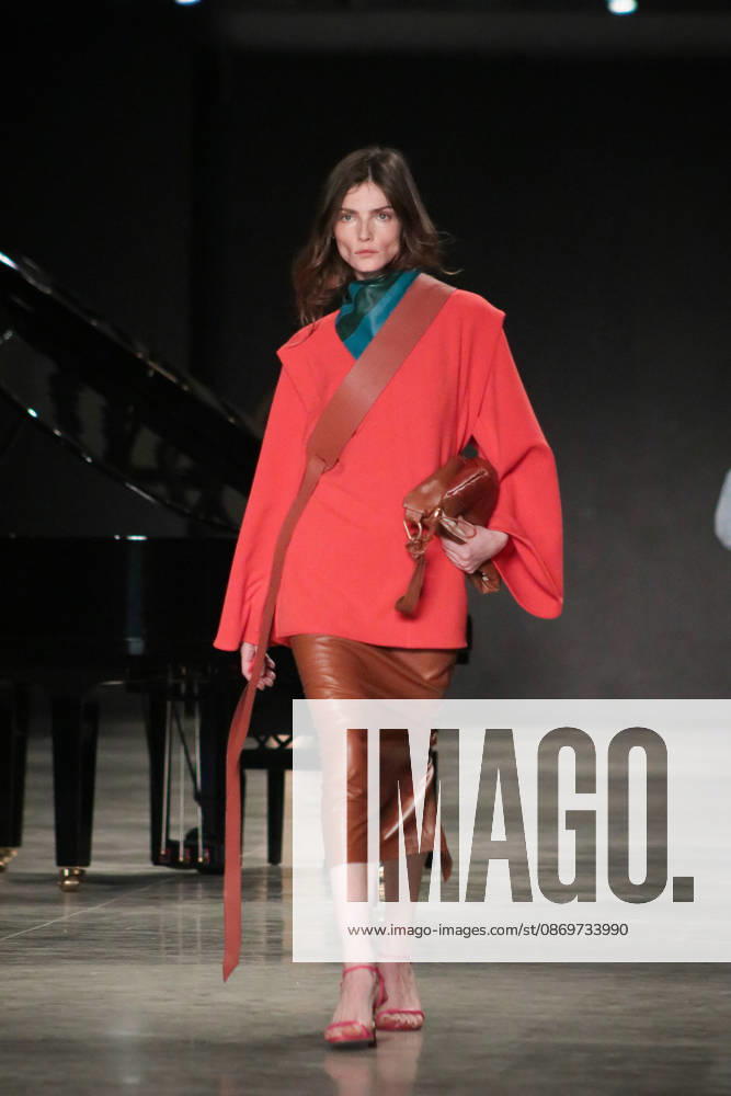 SãO PAULO, SP - 16.10.2026: SPFW N61 - Designer Lilly Sarti presents a collection that explores the contrast between feminine strength and delicacy this Friday (16), at the 61st edition of São Paulo Fashion Week (SPFW), at the Pavilhão das Culturas Brasileiras, in Parque Ibirapuera, in São Paulo (SP). The show was accompanied by live grand piano music by Pablo Rossi. x3033051x AngÃ licaxAlves