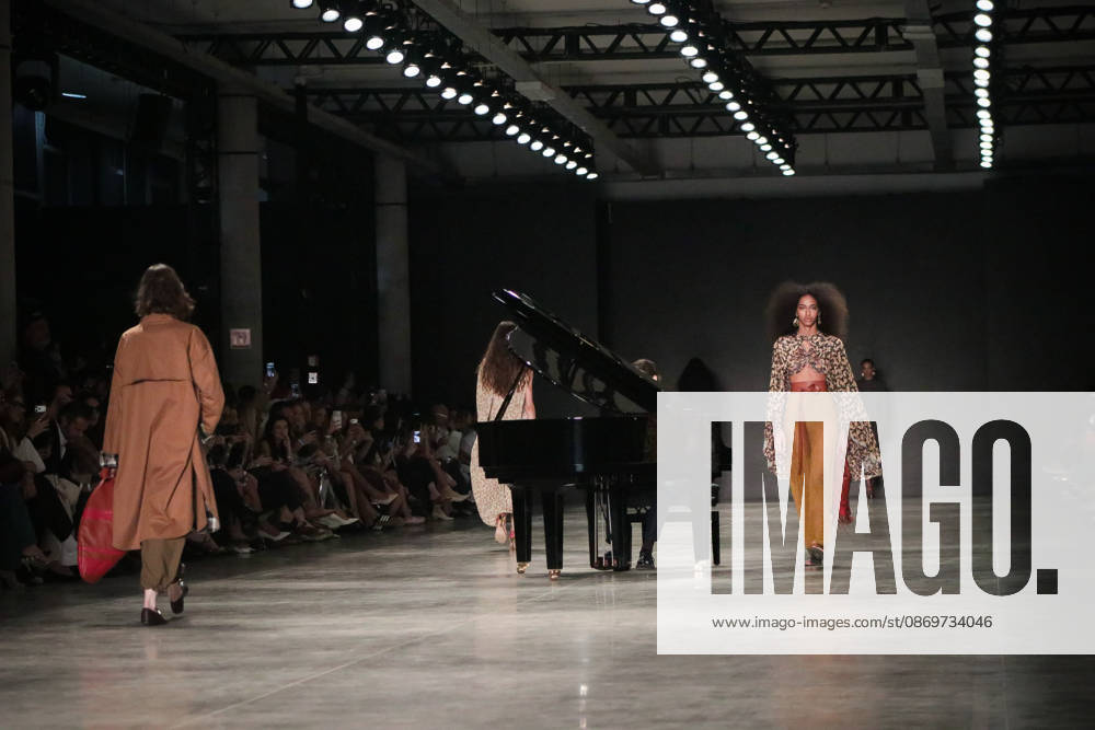 SãO PAULO, SP - 16.10.2026: SPFW N61 - Designer Lilly Sarti presents a collection that explores the contrast between feminine strength and delicacy this Friday (16), at the 61st edition of São Paulo Fashion Week (SPFW), at the Pavilhão das Culturas Brasileiras, in Parque Ibirapuera, in São Paulo (SP). The show was accompanied by live grand piano music by Pablo Rossi. x3033067x AngÃ licaxAlves