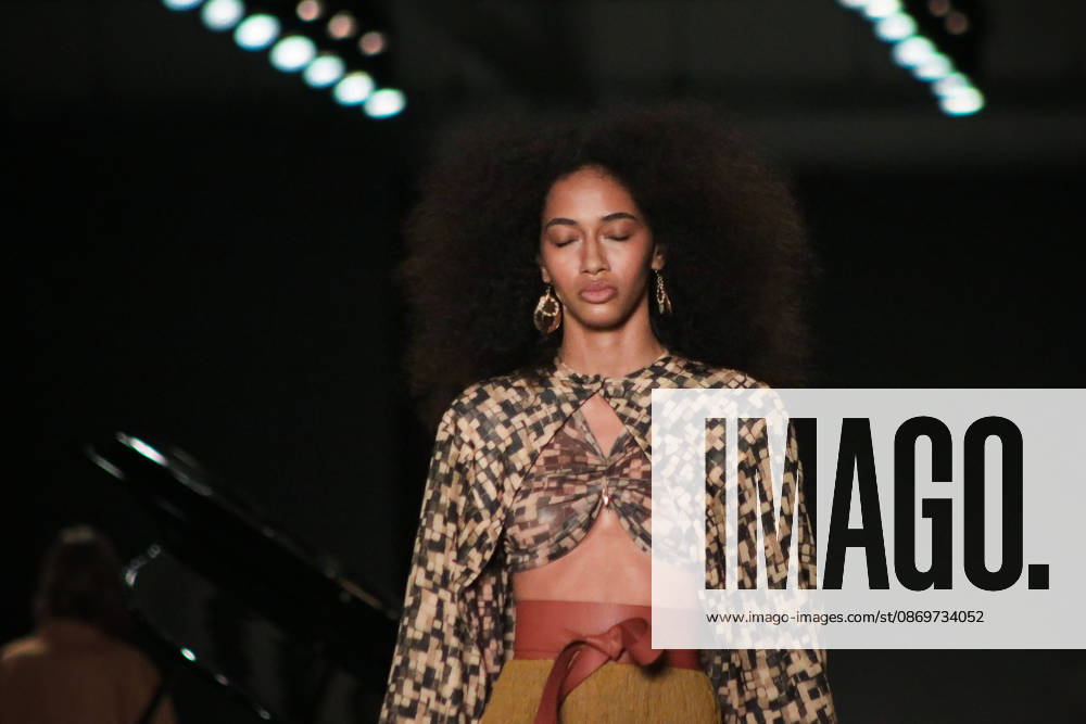 SãO PAULO, SP - 16.10.2026: SPFW N61 - Designer Lilly Sarti presents a collection that explores the contrast between feminine strength and delicacy this Friday (16), at the 61st edition of São Paulo Fashion Week (SPFW), at the Pavilhão das Culturas Brasileiras, in Parque Ibirapuera, in São Paulo (SP). The show was accompanied by live grand piano music by Pablo Rossi. x3033069x Angà licaxAlves