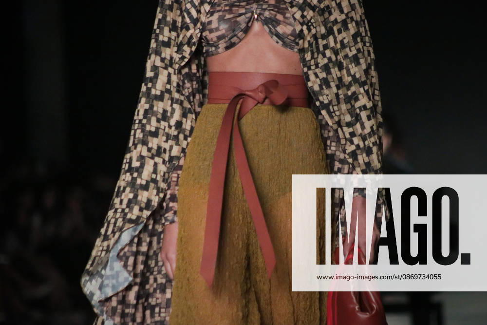 SãO PAULO, SP - 16.10.2026: SPFW N61 - Designer Lilly Sarti presents a collection that explores the contrast between feminine strength and delicacy this Friday (16), at the 61st edition of São Paulo Fashion Week (SPFW), at the Pavilhão das Culturas Brasileiras, in Parque Ibirapuera, in São Paulo (SP). The show was accompanied by live grand piano music by Pablo Rossi. x3033070x AngÃ licaxAlves