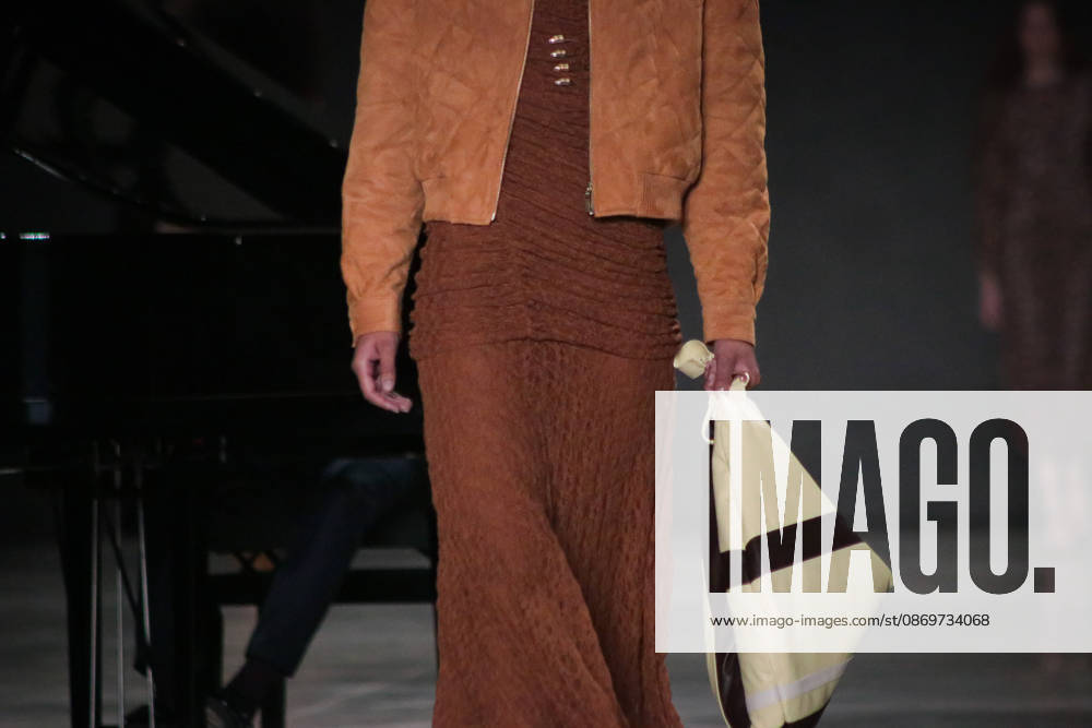 SãO PAULO, SP - 16.10.2026: SPFW N61 - Designer Lilly Sarti presents a collection that explores the contrast between feminine strength and delicacy this Friday (16), at the 61st edition of São Paulo Fashion Week (SPFW), at the Pavilhão das Culturas Brasileiras, in Parque Ibirapuera, in São Paulo (SP). The show was accompanied by live grand piano music by Pablo Rossi. x3033074x Angà licaxAlves