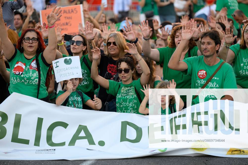 MADRID, SPAIN - OCTOBER 16, 2026: A demonstration in support of public education, organized by education sector unions. Thousands of people marched through the streets of Madrid, ending at the Puerta del Sol, on the third day of an indefinite strike involving teachers and students. JNA Press Madrid Spain - ZUMAq101 20261016_zna_q101_380