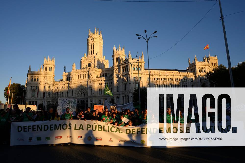 MADRID, SPAIN - OCTOBER 16, 2026: A demonstration in support of public education, organized by education sector unions. Thousands of people marched through the streets of Madrid, ending at the Puerta del Sol, on the third day of an indefinite strike involving teachers and students. JNA Press Madrid Spain - ZUMAq101 20261016_zna_q101_385