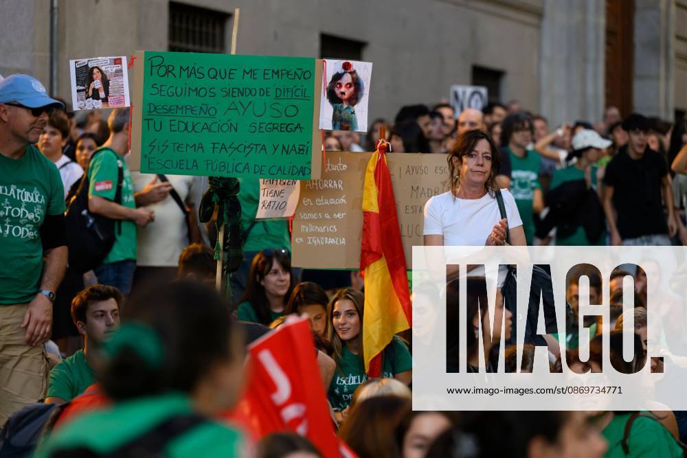 MADRID, SPAIN - OCTOBER 16, 2026: A demonstration in support of public education, organized by education sector unions. Thousands of people marched through the streets of Madrid, ending at the Puerta del Sol, on the third day of an indefinite strike involving teachers and students. JNA Press Madrid Spain - ZUMAq101 20261016_zna_q101_392