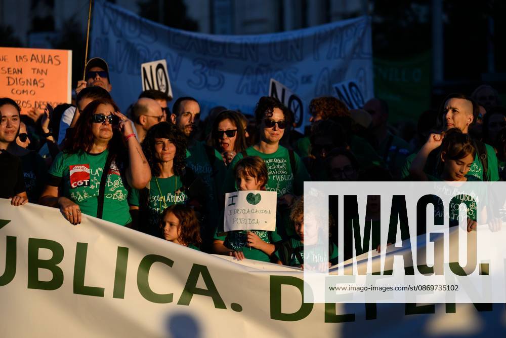 MADRID, SPAIN - OCTOBER 16, 2026: A demonstration in support of public education, organized by education sector unions. Thousands of people marched through the streets of Madrid, ending at the Puerta del Sol, on the third day of an indefinite strike involving teachers and students. JNA Press Madrid Spain - ZUMAq101 20261016_zna_q101_399