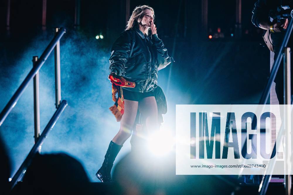 Belgian singer Angele pictured during the Angele Instinct Release Party , a surprise party organized by the Brussels singer to celebrate the release of her album Instinct at the Grote Markt Grand Place, in Brussels, Friday 16 October 2026. EMILExWINDAL 190036433