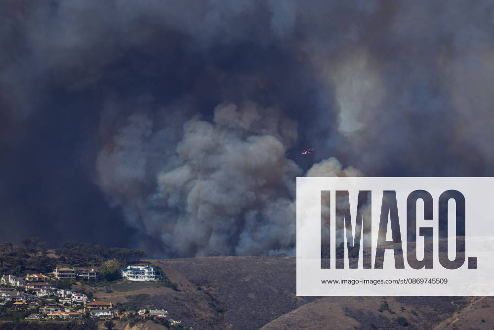 October16, 2026, San Juan Capistrano, California, USA: Fire crews are aggressively battling a wind-driven brush fire that burned several homes and threatened thousands of others in the area of San Juan Capistrano and San Clemente Friday, prompting evacuation orders. The Norte Fire exploded to 465 acres and remains 0 percent contained as of 4 p.m. O.C. Fire Authority officials said the Norte Fire started around 11:30 a.m. near Portico Del Norte and Eminencia Del Norte in San Clemente, east of Interstate 5. Fueled by strong Santa Ana winds, the wildfire then blew into neighboring San Juan Capistrano. San Juan Capistrano USA - ZUMAr19_ 20261016_new_r19_153