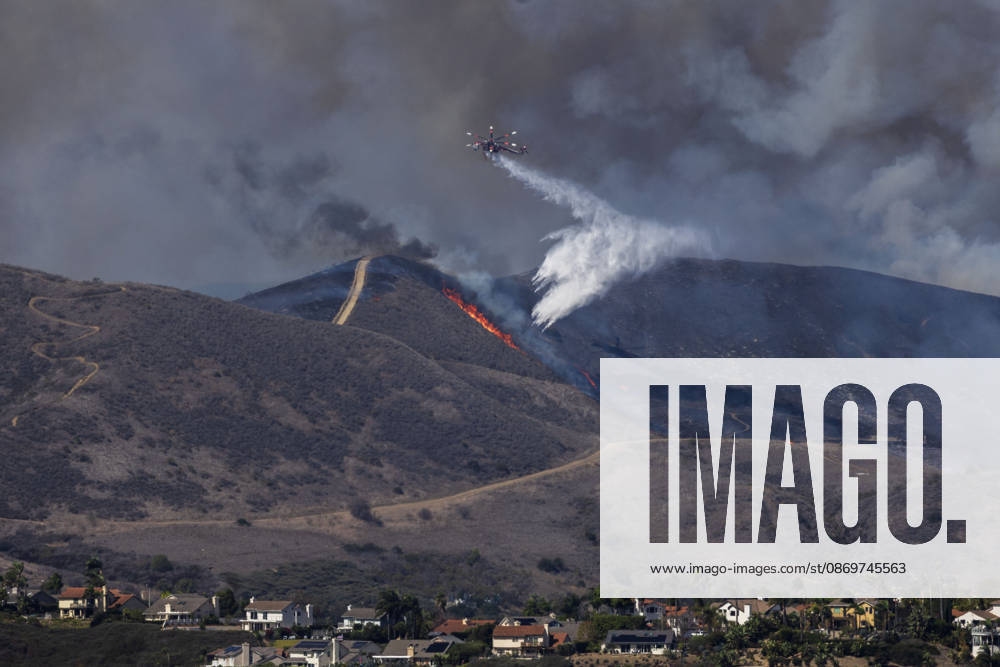 October16, 2026, San Juan Capistrano, California, USA: Fire crews are aggressively battling a wind-driven brush fire that burned several homes and threatened thousands of others in the area of San Juan Capistrano and San Clemente Friday, prompting evacuation orders. The Norte Fire exploded to 465 acres and remains 0 percent contained as of 4 p.m. O.C. Fire Authority officials said the Norte Fire started around 11:30 a.m. near Portico Del Norte and Eminencia Del Norte in San Clemente, east of Interstate 5. Fueled by strong Santa Ana winds, the wildfire then blew into neighboring San Juan Capistrano. San Juan Capistrano USA - ZUMAr19_ 20261016_new_r19_167