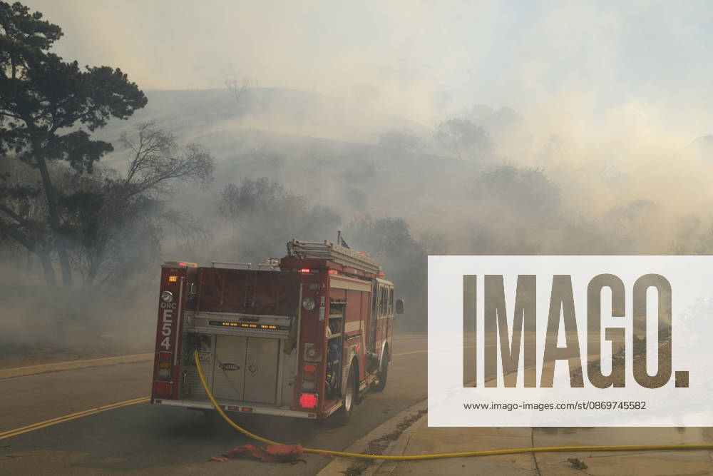 October16, 2026, San Juan Capistrano, California, USA: Fire crews are aggressively battling a wind-driven brush fire that burned several homes and threatened thousands of others in the area of San Juan Capistrano and San Clemente Friday, prompting evacuation orders. The Norte Fire exploded to 465 acres and remains 0 percent contained as of 4 p.m. O.C. Fire Authority officials said the Norte Fire started around 11:30 a.m. near Portico Del Norte and Eminencia Del Norte in San Clemente, east of Interstate 5. Fueled by strong Santa Ana winds, the wildfire then blew into neighboring San Juan Capistrano. San Juan Capistrano USA - ZUMAr19_ 20261016_new_r19_188