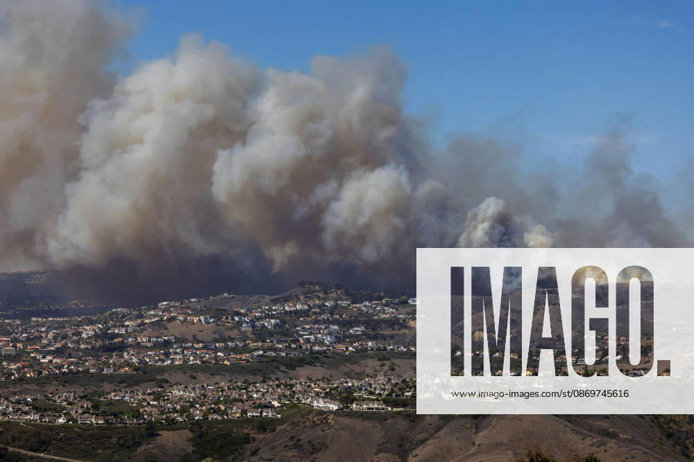 October16, 2026, San Juan Capistrano, California, USA: Fire crews are aggressively battling a wind-driven brush fire that burned several homes and threatened thousands of others in the area of San Juan Capistrano and San Clemente Friday, prompting evacuation orders. The Norte Fire exploded to 465 acres and remains 0 percent contained as of 4 p.m. O.C. Fire Authority officials said the Norte Fire started around 11:30 a.m. near Portico Del Norte and Eminencia Del Norte in San Clemente, east of Interstate 5. Fueled by strong Santa Ana winds, the wildfire then blew into neighboring San Juan Capistrano. San Juan Capistrano USA - ZUMAr19_ 20261016_new_r19_161