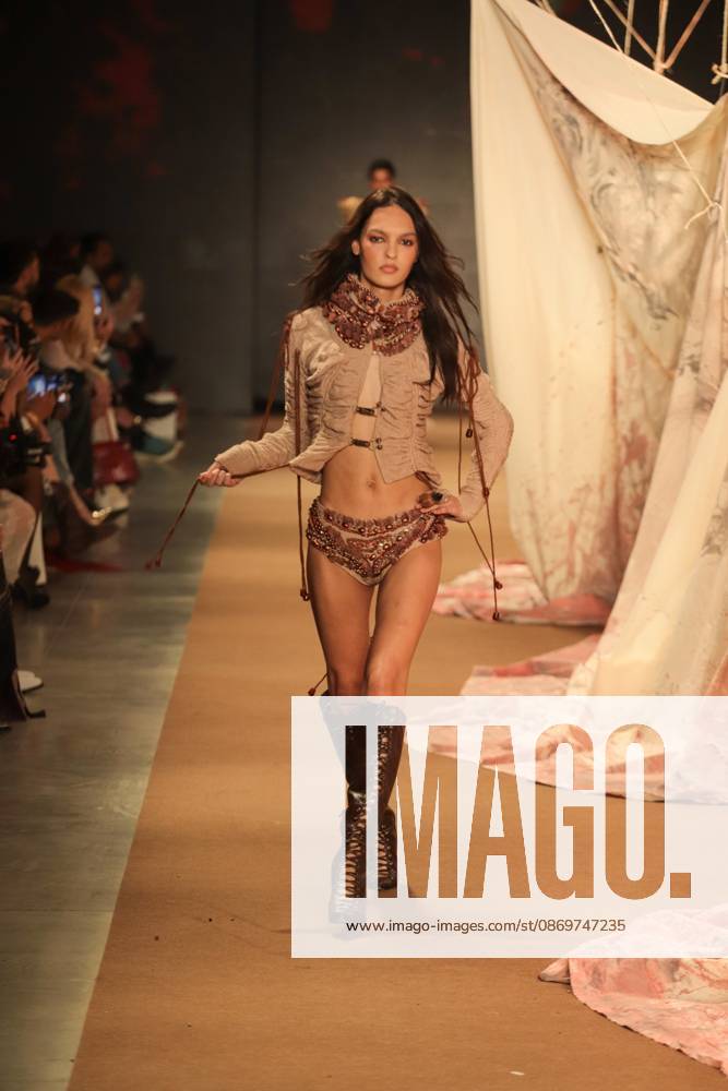 Hisha s fashion show at SPFW. Sao Paulo (SP), 10 16 2026 - Fashion SPFW - Hisha fashion show during Sao Paulo Fashion Week N61 at Pacubra in Ibirapuera, Sao Paulo.(Foto: Fabricio Bomjardim Thenews2 imago images) Hisha s fashion show at SPFW.