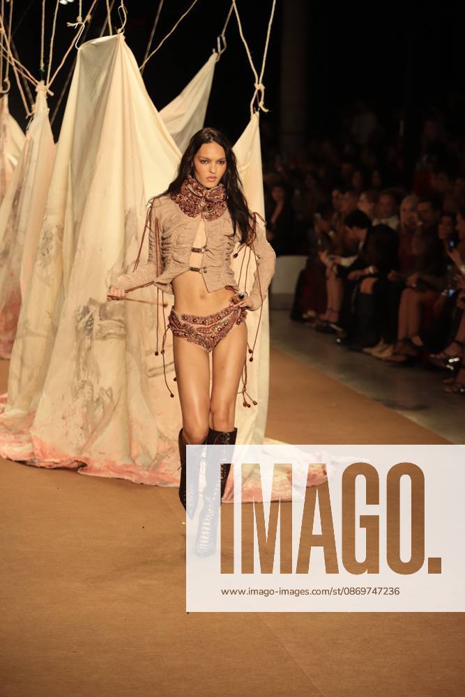 Hisha s fashion show at SPFW. Sao Paulo (SP), 10 16 2026 - Fashion SPFW - Hisha fashion show during Sao Paulo Fashion Week N61 at Pacubra in Ibirapuera, Sao Paulo.(Foto: Fabricio Bomjardim Thenews2 imago images) Hisha s fashion show at SPFW.