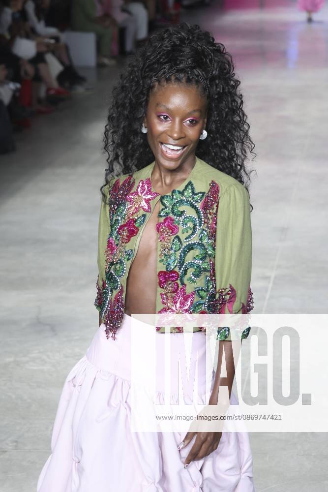 Santa Resistencia presents its collection at SPFW N61. Sao Paulo (SP), 10 16 2026 Fashion SPFW n61 The Santa Resistencia brand presents its collection during Sao Paulo Fashion Week n61, in Sao Paulo, this Friday (16).(Foto: Leco Viana Thenews2 imago images) Santa Resistencia presents its collection at SPFW N61.